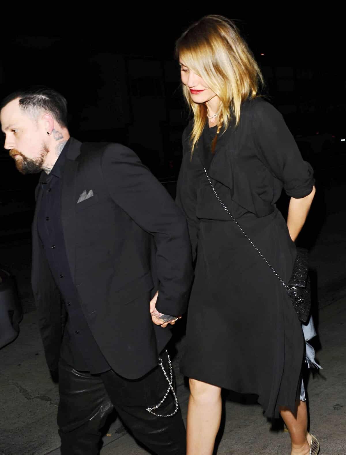 Les frères jumeaux Joel et Benji (Benjamin) Madden arrivent au restaurant Giorgio Baldi pour fêter la Saint Valentin avec leurs femmes respectives, Nicole Richie et Cameron ...